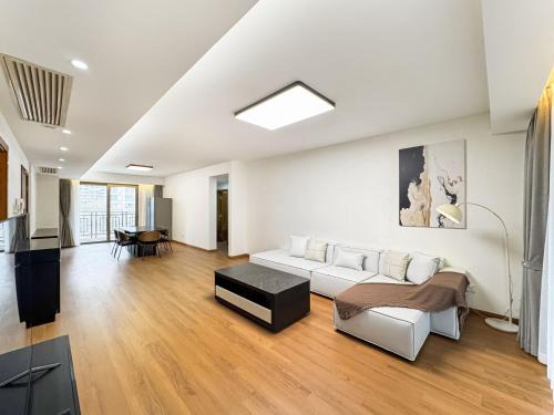 Gubei Apartment | Tyms 3BR 2BA Apt Gubei CBD Near Line10