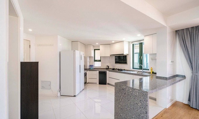 Xujiahui Bed & Breakfast | Tyms Elegant 3BR 2BA Home Novel Garden