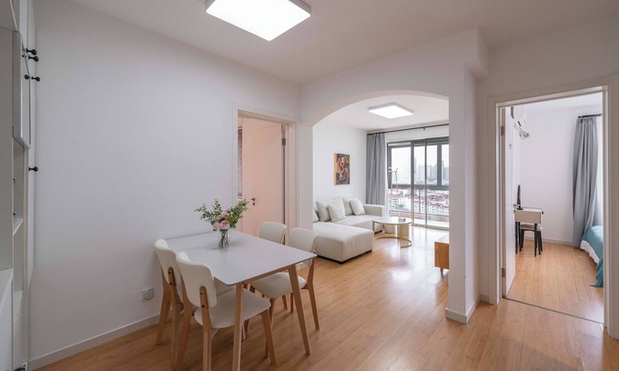 Changning Bed & Breakfast | Tyms Stylish 2BR APT Riverside Garden11