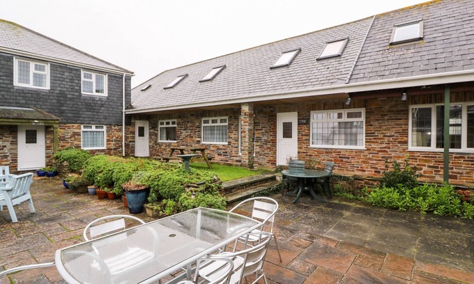 Harlyn Cottage | TYNK, pet friendly, country holiday cottage in Harlyn, Cornwall