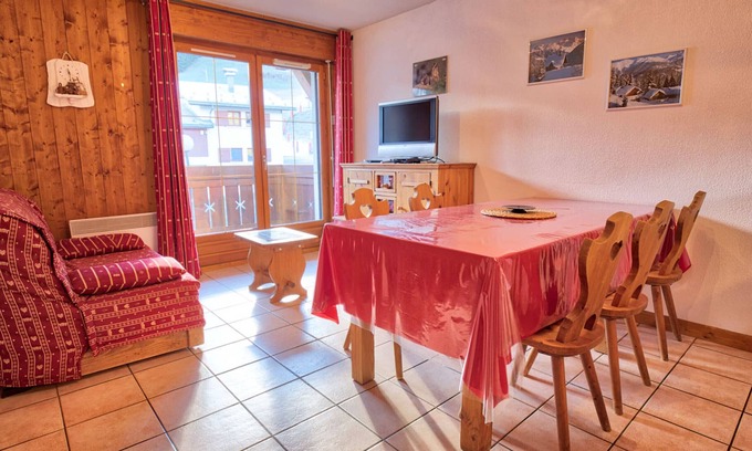 Notre-Dame-de-Bellecombe Apartment | Typical apartment at the foot of the slopes with balcony, Wi-Fi, parking