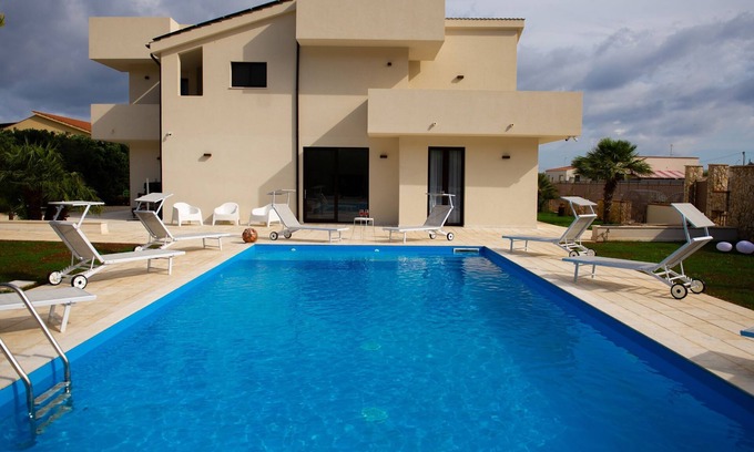 Pizzolungo Apartment | TYPINO ROOM RENTAL