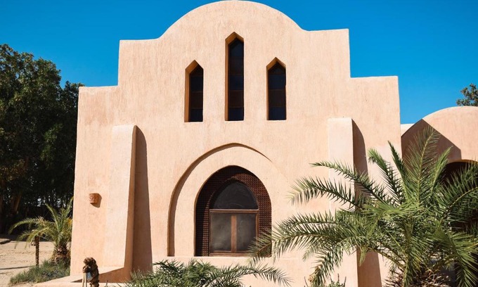 Al Bawiti Cabin | Tzila Bahariya