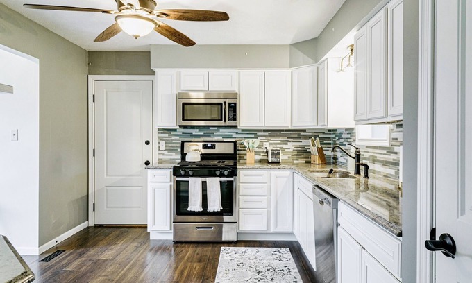 Saint Marys Saint Joseph County House | U of ND Oasis: Cozy Minimalist 4bd with Deck