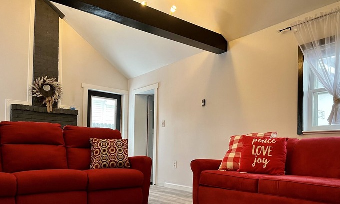 Sault Ste. Marie House | Ugly Duck Rentals