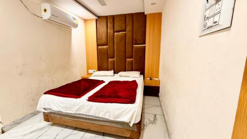 Ujjain Hotel | UJN - HOTEL SHREE MAHAKAL - A - GRAND UJJAIN - Warm Hospatilaty & Comfortable Room In Ujjain - Near Mahakal Temple Ujjain - BEST HOTEL IN UJJAIN