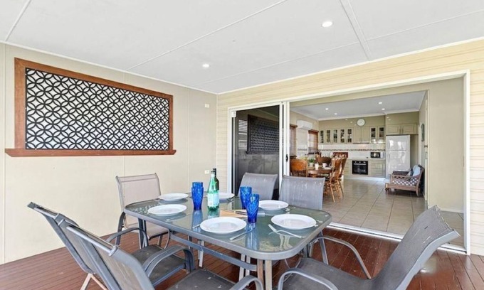 Ulladulla House | Ulladulla - Sleeps 8! Pet Friendly! WIFI! Aircon!nflat yard for pets and kids.