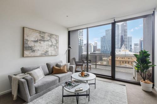 Melbourne Central Business District Apartment | Ultimate 2-Bed Abode - Pool, Ping Pong & Pool Table