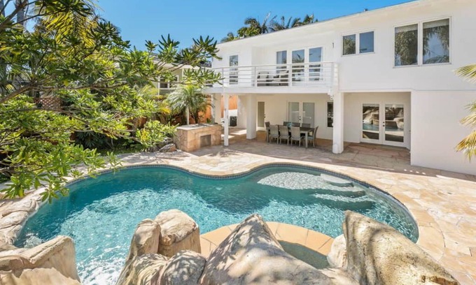 Olde Solana Beach House | Ultimate Beach Retreat - Steps to Beach, Private Pool/Spa