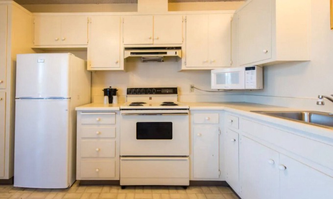East End Apartment | Ultimate Cali Destination! Spacious and Clean, Pool, Jacuzzi, Free Parking!