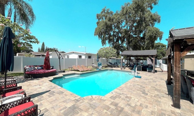 Pinellas Park House | Ultimate Family Fun | Pool | Theater | 6 Miles-Beach
