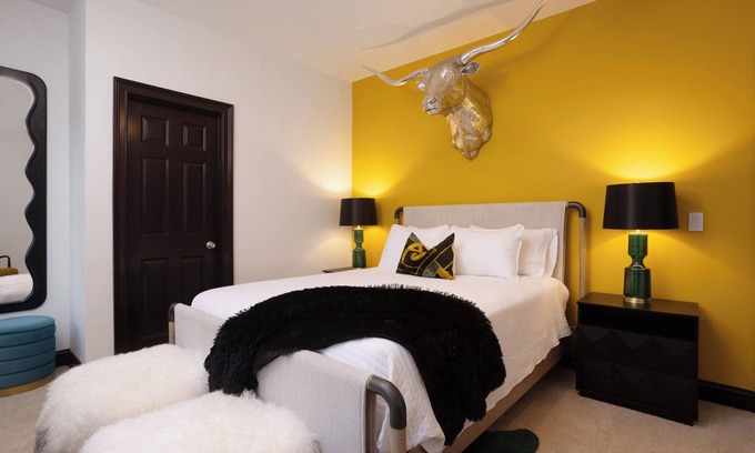 Willard House | Ultimate Luxury Getaway in NC - Sleeps 12, Spacious Estate on Picturesque Farm!