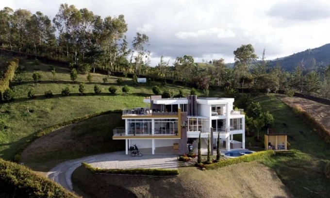 El Penol Villa | Ultimate Luxury Villa, 40 Mins from JMC Airport, Guatape El Peñol Dream Getaway!