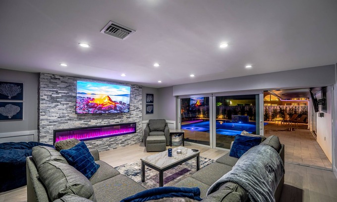 Lauderdale-by-the-Sea House | Ultimate Beach Escape Pool, Spa, Game Room & Walk to the Ocean, Shops & Food