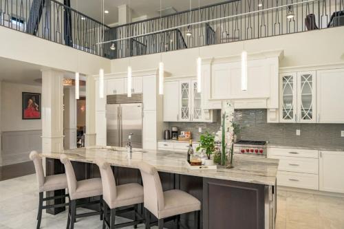 River North Art District Apartment | Ultra Luxury Loft With A Fireplace In The Rooftop In RiNo