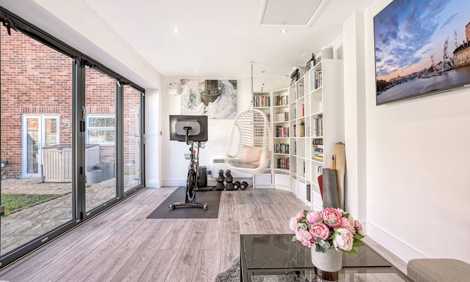 Warley House | Ultra modern, bright & luxury house - Brentwoodn