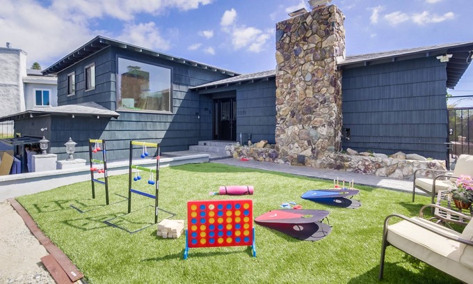 Valencia Park House | Ultra Modern & Luxurious 3 BR Home with Outdoor Yard and Games