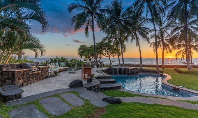 Kailua-Kona Villa | Ultra private oceanfront gated compound with pool & spa just minutes from town.