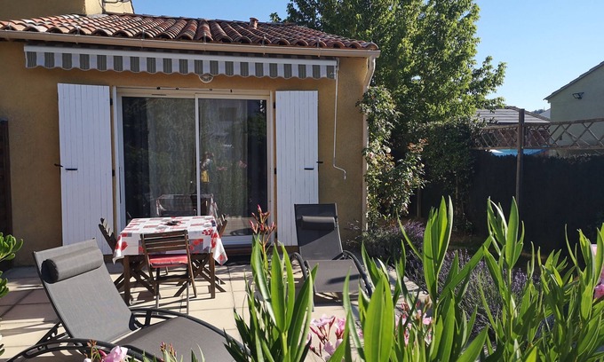 Greoux-les-Bains Cottage | "Un Jardin en Provence"