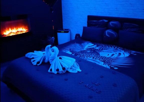 Bruay-sur-l'Escaut Bed & Breakfast | Un moment pour nous EI