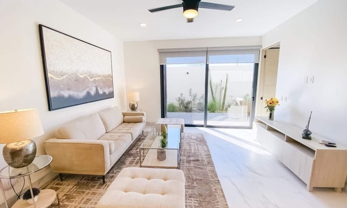 El Tezal Condo | Unbeatable location 2BD 2BTH Walking distance to Medano.