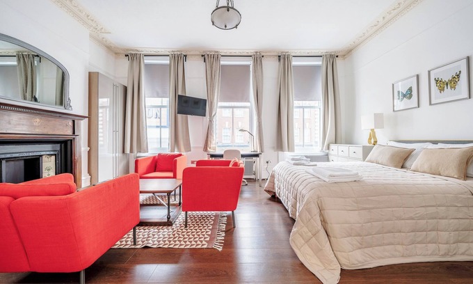 Camden Town with Primrose Hill Apartment | Unbeatable location in Camden-spacious studio flat