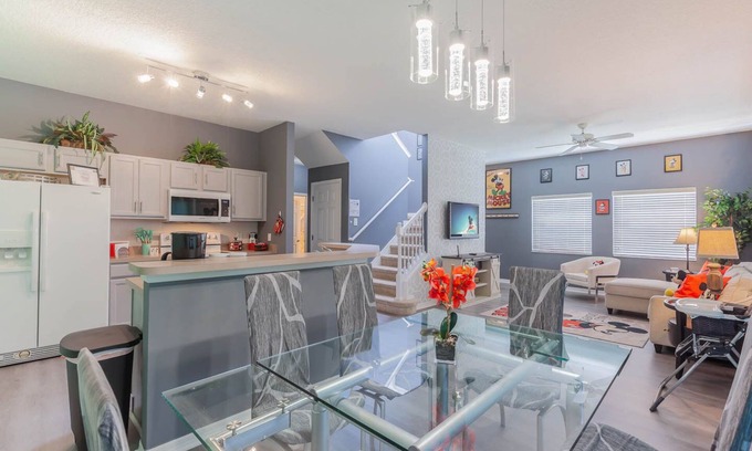 Bellavida House | UNBEATABLE LOCATION THEMATIC HOUSE with HEATED POOL OPTION 8 miles to Disney