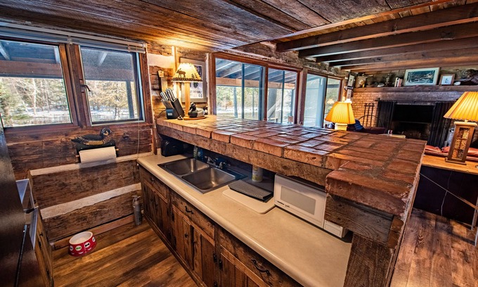 Grayling House | Uncle Tom's 3BDR Cabin For Nature Lover