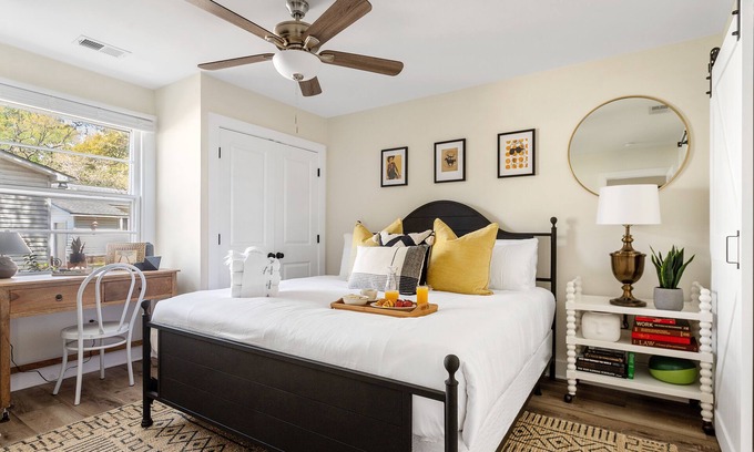 North Charleston House | Under The Live Oaks: Where Serenity Awaits
