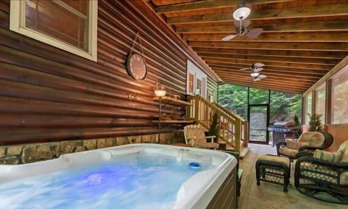 Foxfire Estates Cabin | Underlook Cabin-Secluded,Wood Fireplace, wifi
