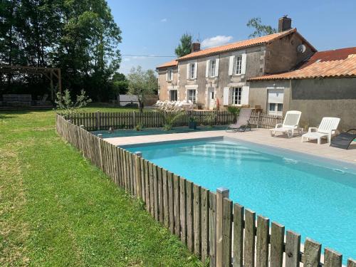 Vouhe Apartment | Une chambre au calme en Gâtine Deux-Sévrienne