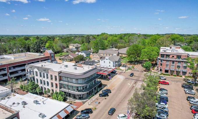 Oxford Condo | Unforgettable luxury Rental on the Square