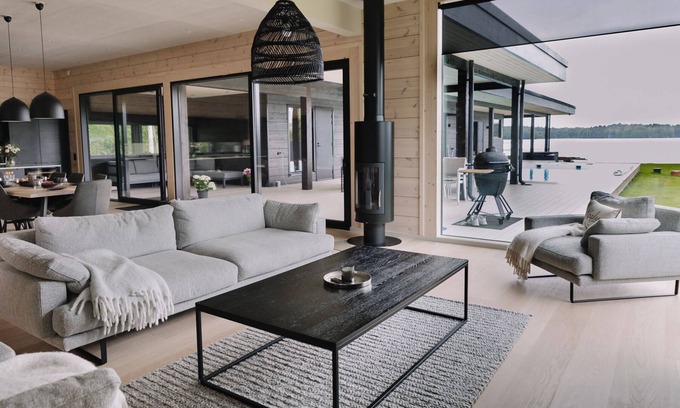 Lahti House | Uniikki talo omalla rannalla ja uima-altaalla