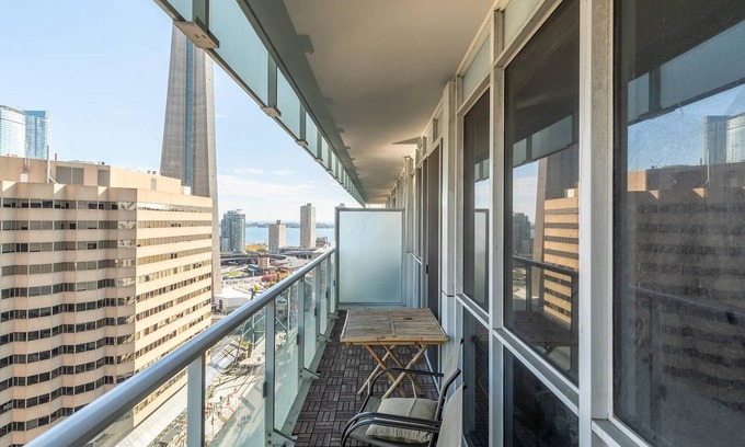 Toronto Entertainment District Apartment | Union and Front Suites