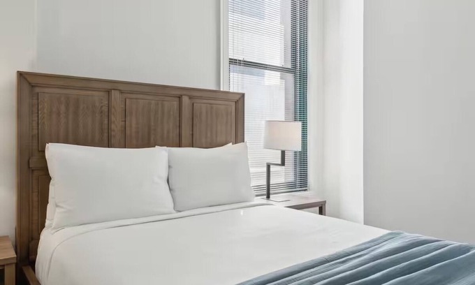 Downtown Pittsburgh Hotel | Union Station Stay | Spacious Unit w/Kitchen | Walk to Parks & Museums