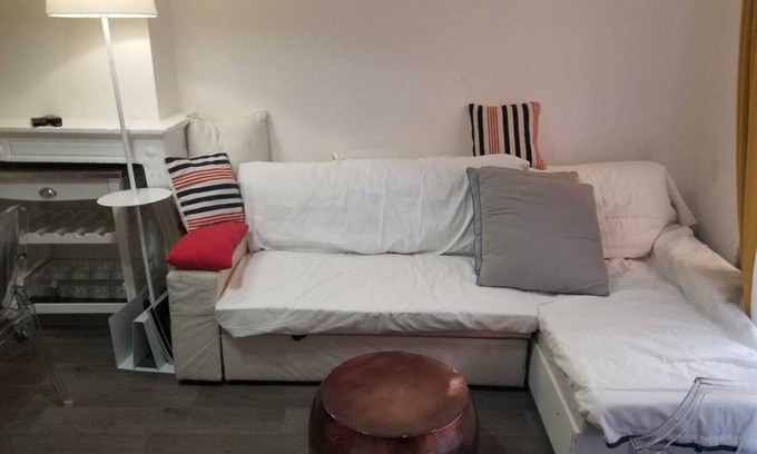 Old Lyon Apartment | Unique 1 Bedroom Traboule Apartment in Vieux Lyon
