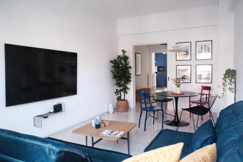 Koukaki Apartment | Unique 2BD Design Apt with airconditioning near Acropolis