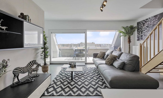Mariakerke Apartment | Unique 3-bedroom apartment with parking