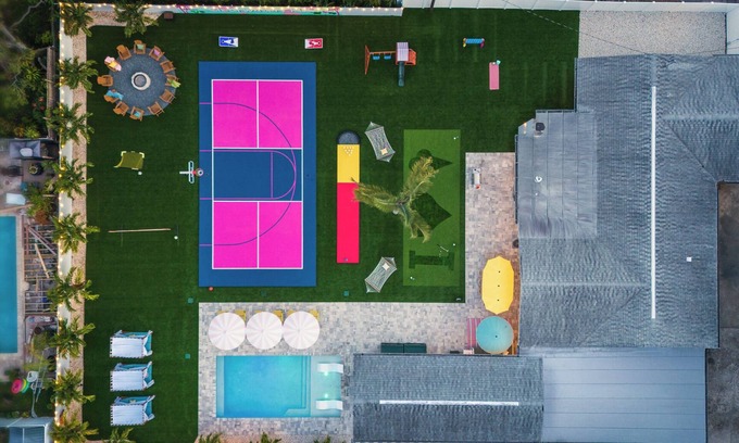 Largo House | Unique 6 BR Ice Cream Villa, Heated Pool, 15mins to Clearwater Beach, Pickleball
