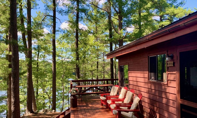 Tay Valley Cottage | Unique and tranquil cottage with panoramic lake views and tall pines
