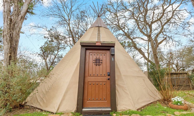 New Braunfels Cabin | Unique Cabin, Sleeps 6, Firepit & River Access
