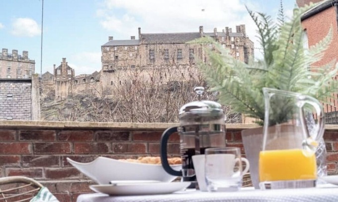 Laurieston Cottage | Unique cottage in vibrant Grassmarket, Edinburgh