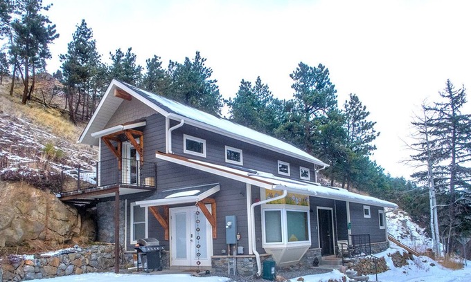 Boulder House | Unique Custom 2-bedroom house in the mountains