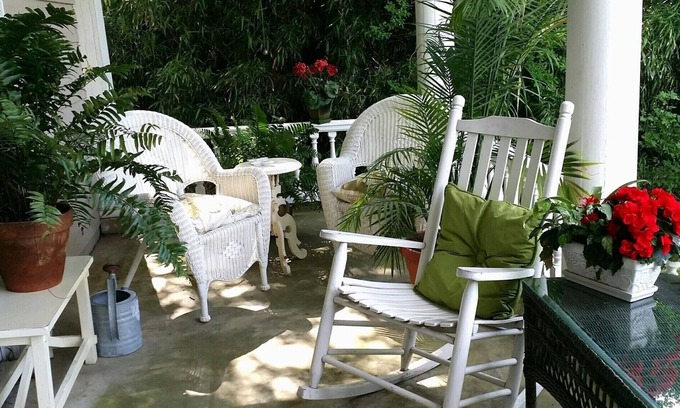 Downtown Little Rock Bed & Breakfast | Unique Downtown Getaway with Every Luxurious Amenity