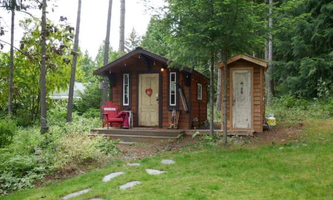 Regional District of Nanaimo Bed & Breakfast | Unique eco experience, walking distance to all that Qualicum Beach has to offer