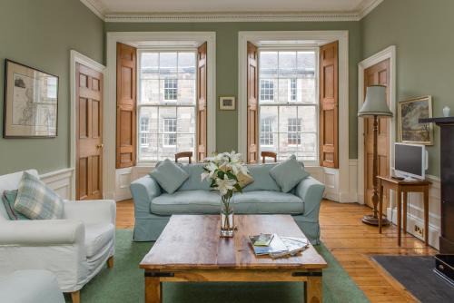 New Town Apartment | Unique Edinburgh New Town Apartment near Princes Street