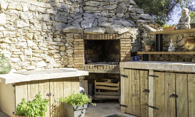 Lancon-Provence Bed & Breakfast | Unique guest room in the heart of Provence: "The Secret of the Stones"