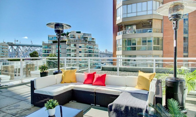 Downtown Vancouver House | Unique luxury 3 beds 2 baths w/a 650 sqft patio