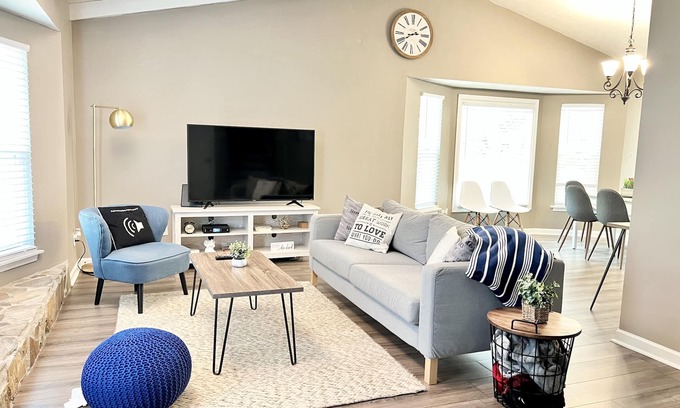 Duluth House | ✨⚡️Unique Modern Retreat in the Heart of Duluth - IDEAL FOR LONG TERM STAY💥⚡️
