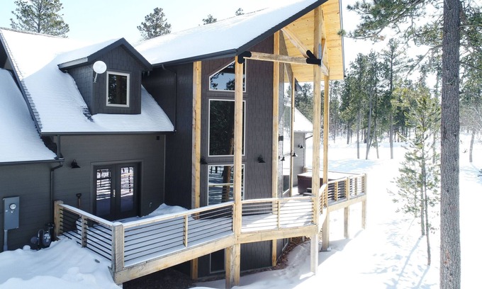 Deadwood Cabin | Unique New Cabin on Paved Roads, Hot Tub, & access to Clubhouse w/Pool!